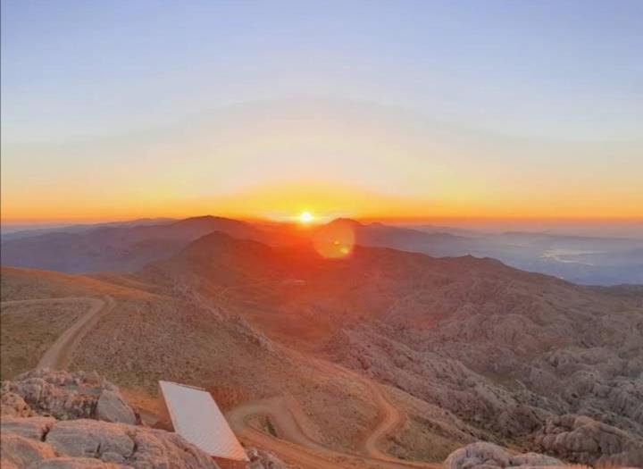 Nemrut Dagi Isik Pansi̇On Motel Karadut  Kültér fotó