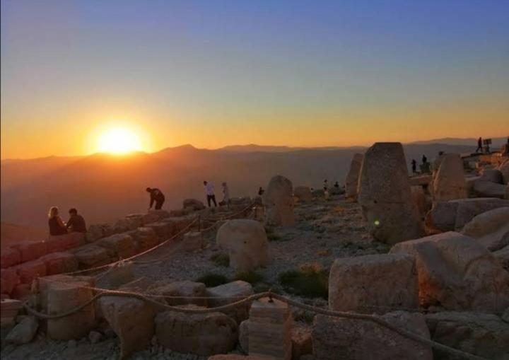 Nemrut Dagi Isik Pansi̇On Motel Karadut  Kültér fotó